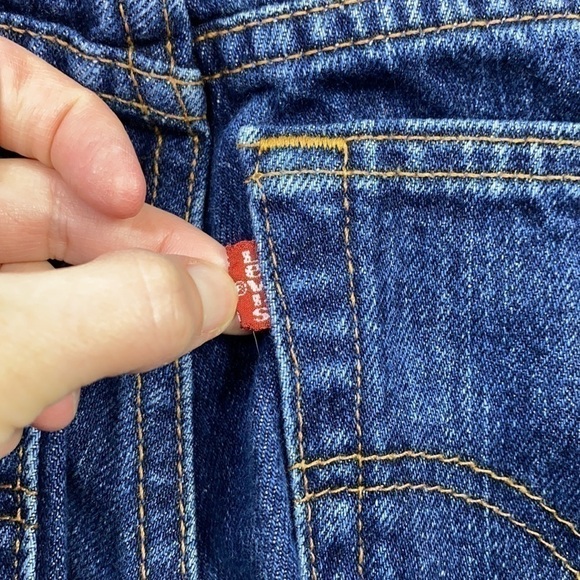 Vintage Levi's 550 Relaxed Fit Tapered Leg Destroyed Jeans Size 3 Med. 25x31 - Picture 6 of 12